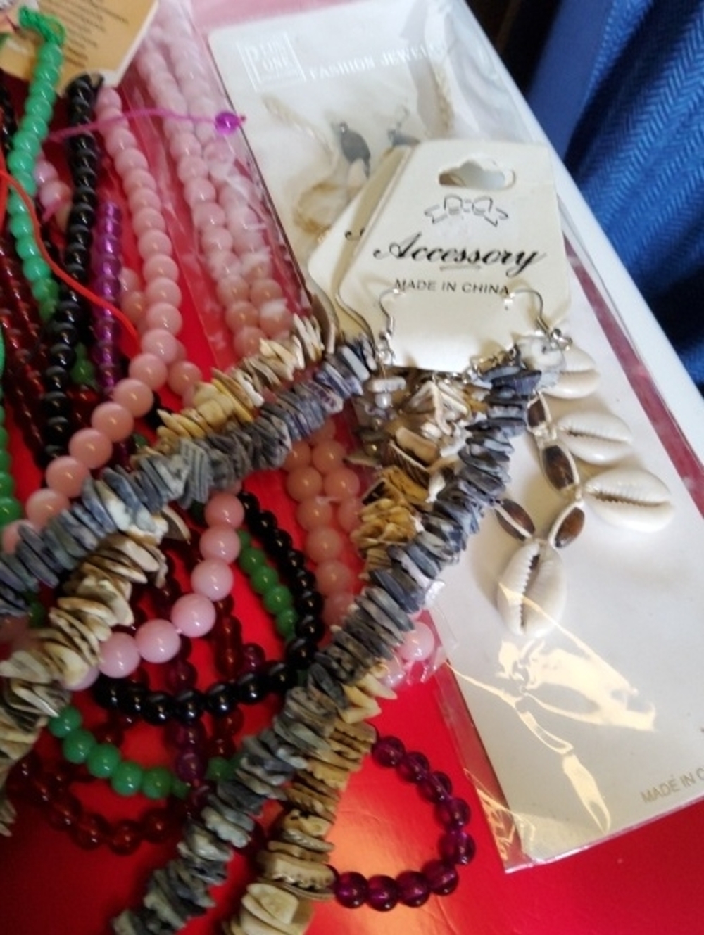 New old stock beach necklaces. - Picture 4 of 9